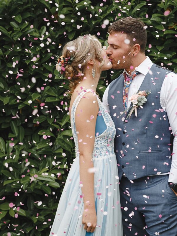 makeupinorangeries-100 wedding couple kissing